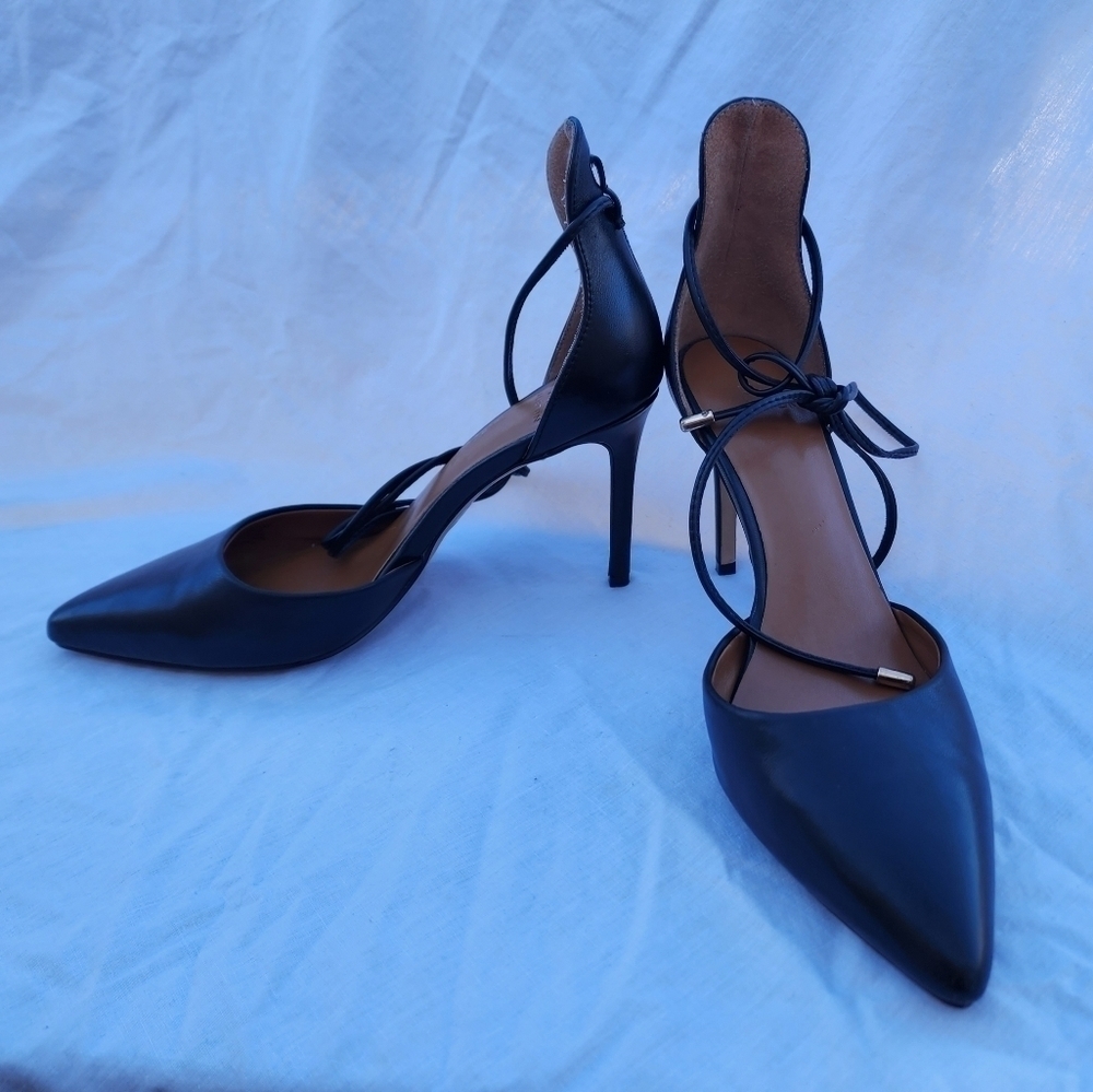 Halston heritage London black leather heels size 6.5
